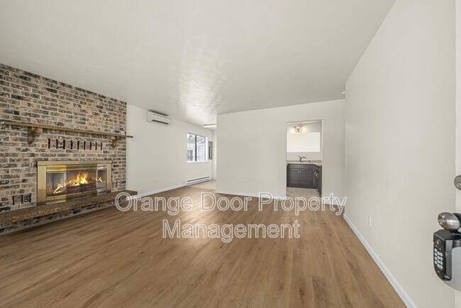 Building Photo - 834 S 72nd St