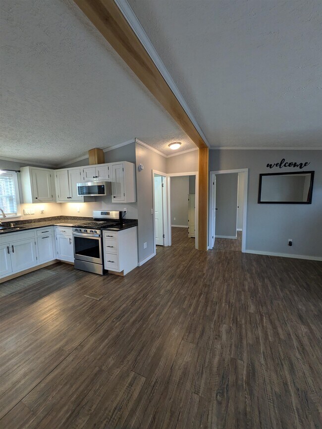 Building Photo - 11 Corn Hill Rd