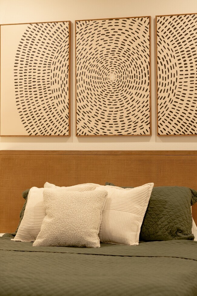 Building Photo - 1204 SW Franklin Dr