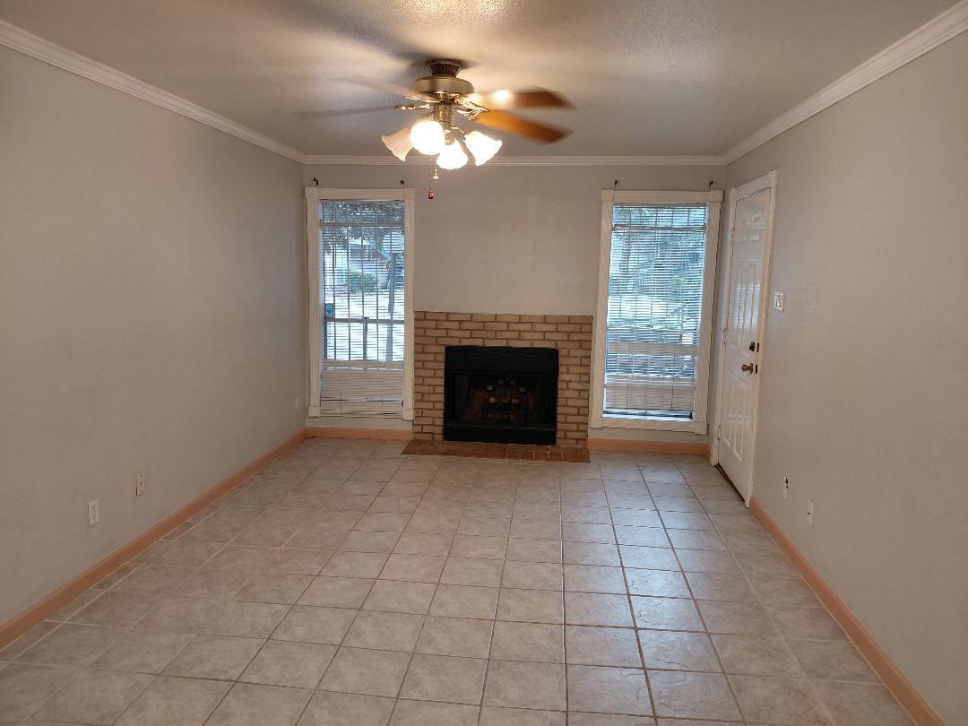 Building Photo - 3900 Woodchase Dr