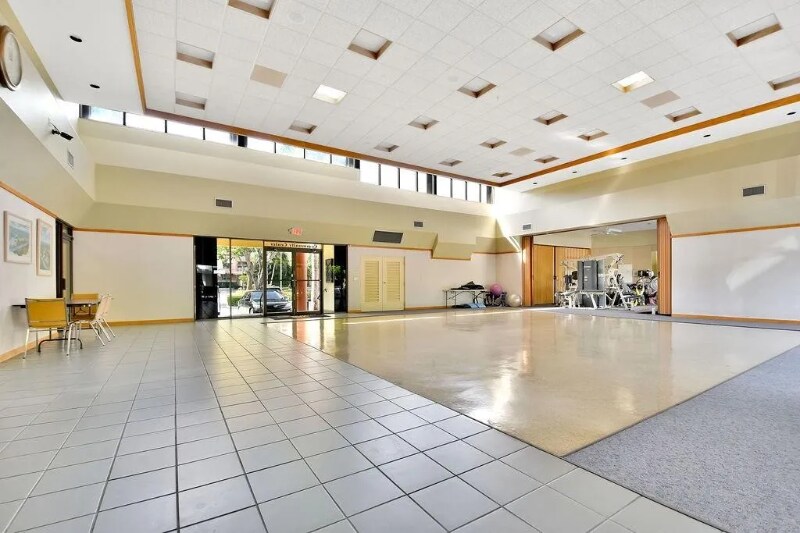 Building Photo - 900 River Reach Dr