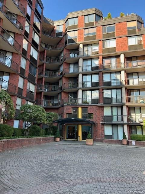 Primary Photo - 50 E Hartsdale Ave