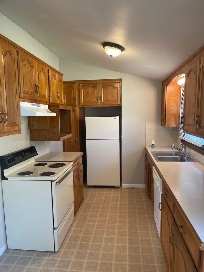 Building Photo - 3 Bed/1 Bath Home in South KC!