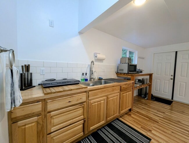 Building Photo - 2Bd/.75Ba Monroe House