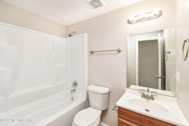 Building Photo - 3885 Mandarin Woods Dr N