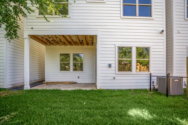 Building Photo - 4201 Oats St