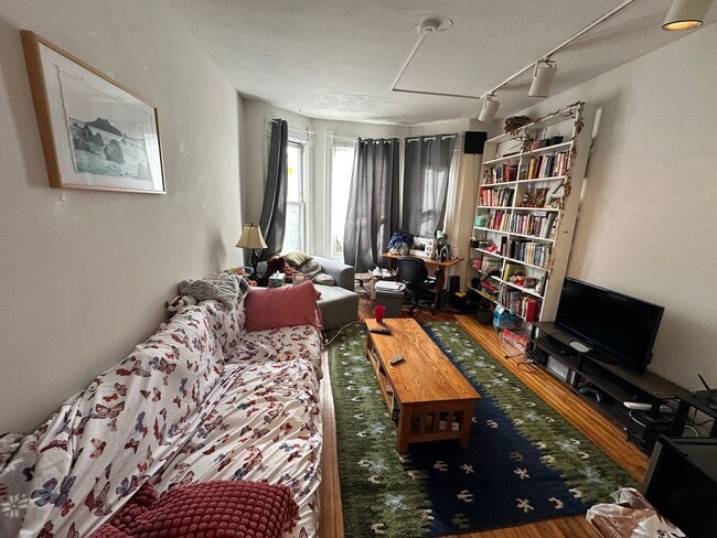 Building Photo - 924 Drake St