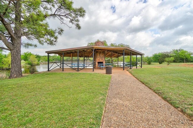Building Photo - 1502 Briar Meadow Rd