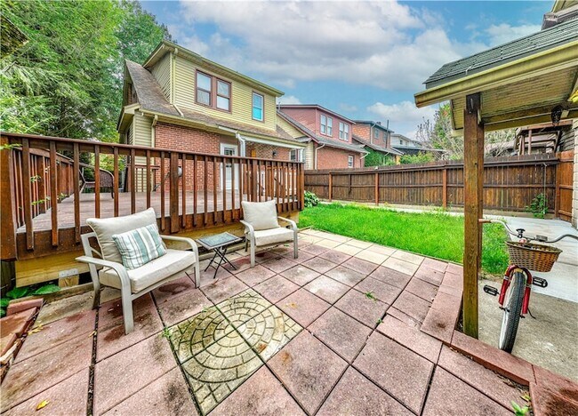 Building Photo - 1108 Highland St