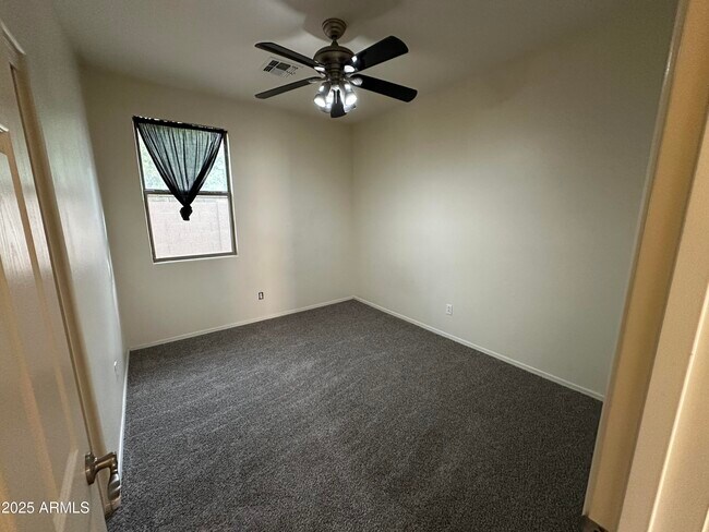 Building Photo - 2653 E Canyon Creek Dr