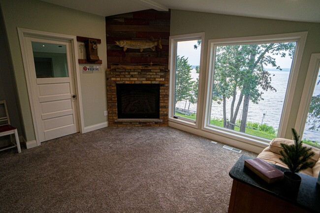 Building Photo - FULLY FURNISHED LAKE HOME