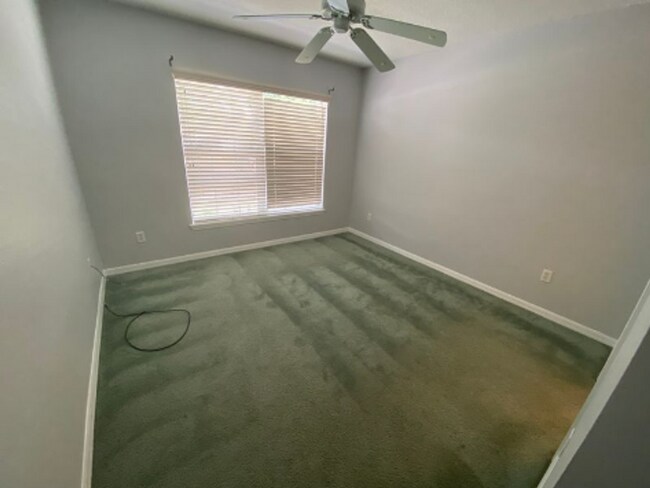 Building Photo - 4 Bedroom 3 Bath home in Sandy Ridge subdivision, in Davenport for RENT!