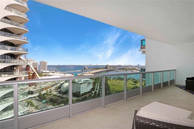 Building Photo - 900 Biscayne Blvd