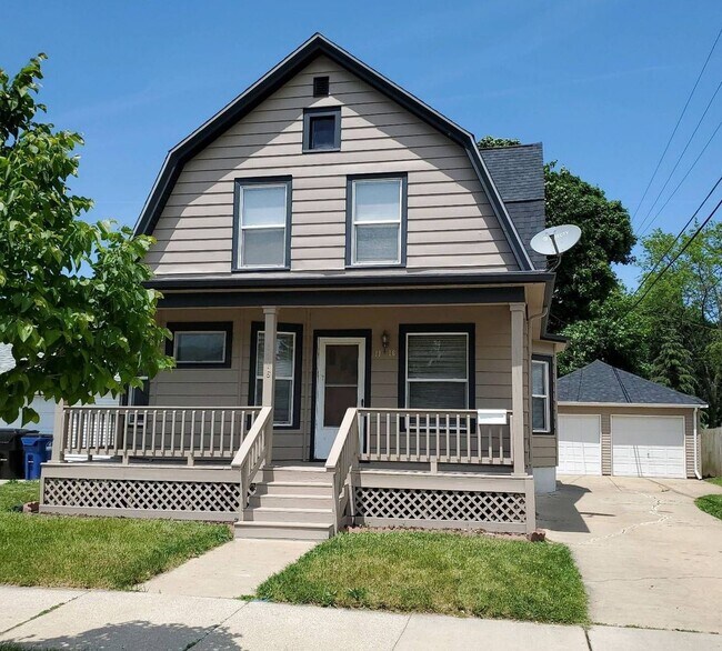 Building Photo - 1116 Yout St