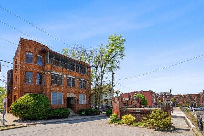 Building Photo - Brenton