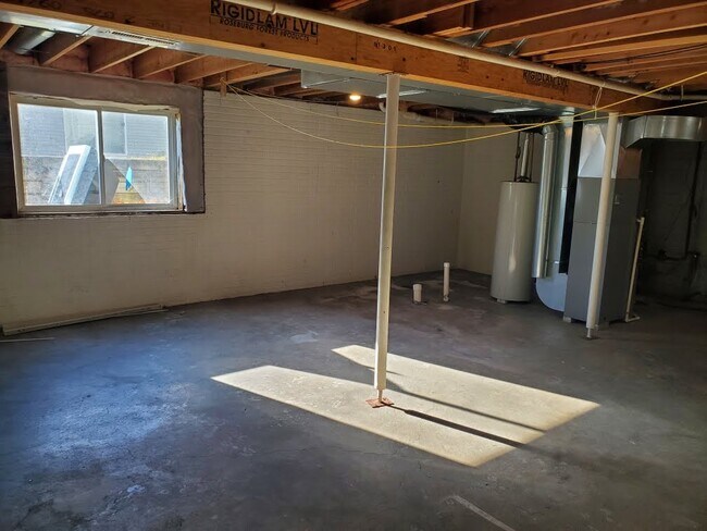 Building Photo - 2165 Copper Wynd Dr