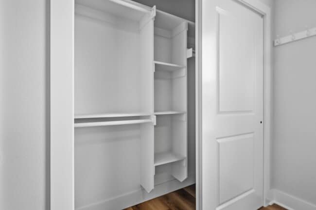 Building Photo - Beautiful and Modern Home!