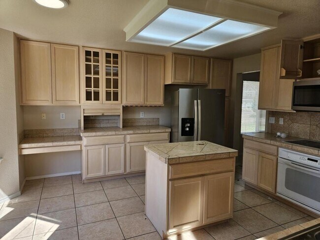 Building Photo - 3653 Sunflower Cir