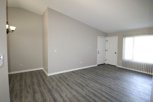Building Photo - 1411 Berta Dr