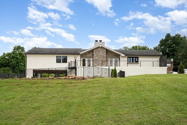 Building Photo - 95 Short Dr