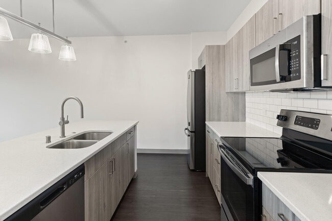 Building Photo - 2420 E Capitol Dr