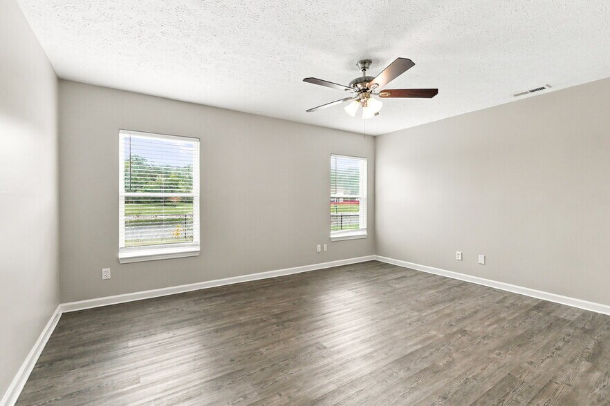 Building Photo - 1295 Spring Lake Dr