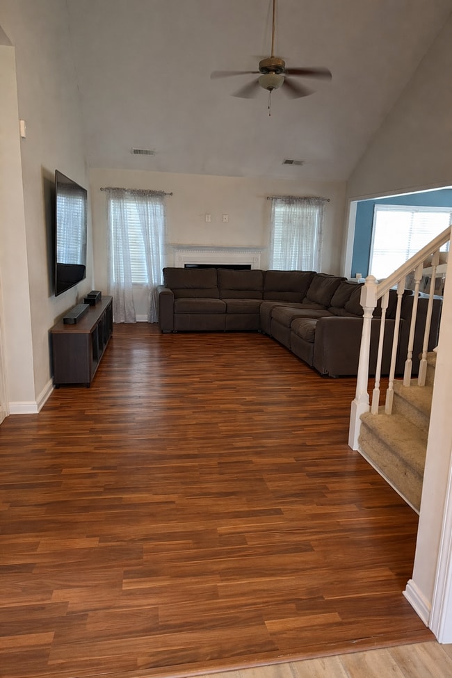 Building Photo - 108 Cherry Grove Dr