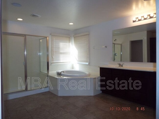 Building Photo - 5316 S 23rd Way