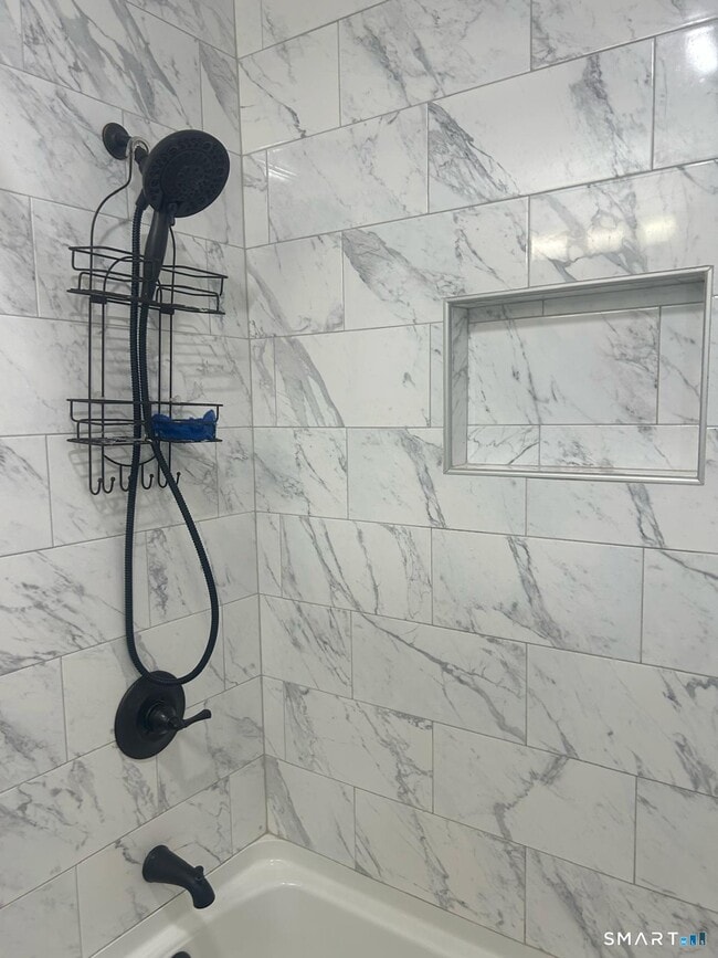 Building Photo - 82 Middlefield Ave