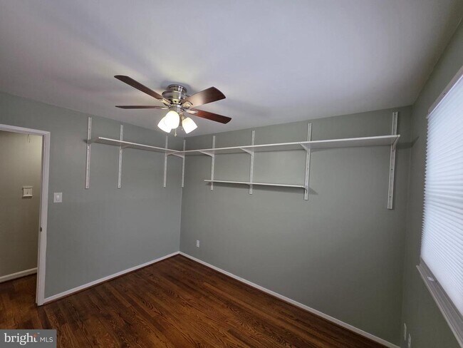 Building Photo - 8140 Drayton Ln