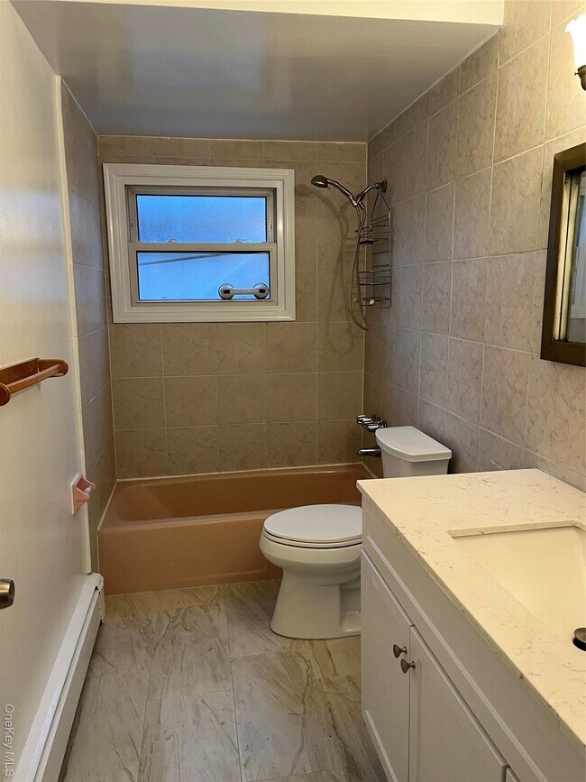 Building Photo - 429 E Park Ave