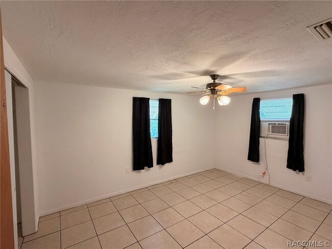 Building Photo - 28 N Davis St