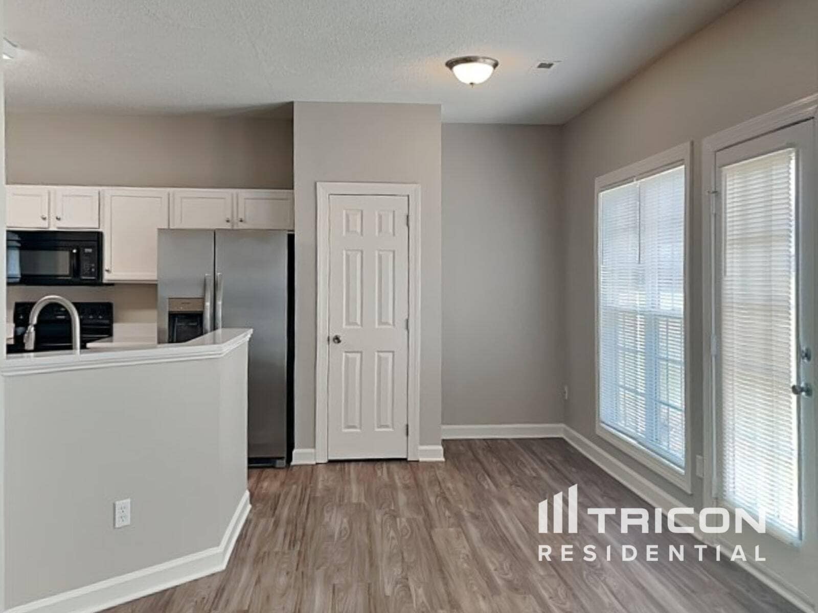 Building Photo - 2829 Rosemeade Dr