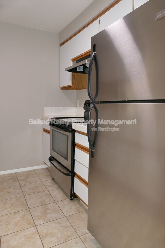 Building Photo - 7000 Cleopatra Pl NW