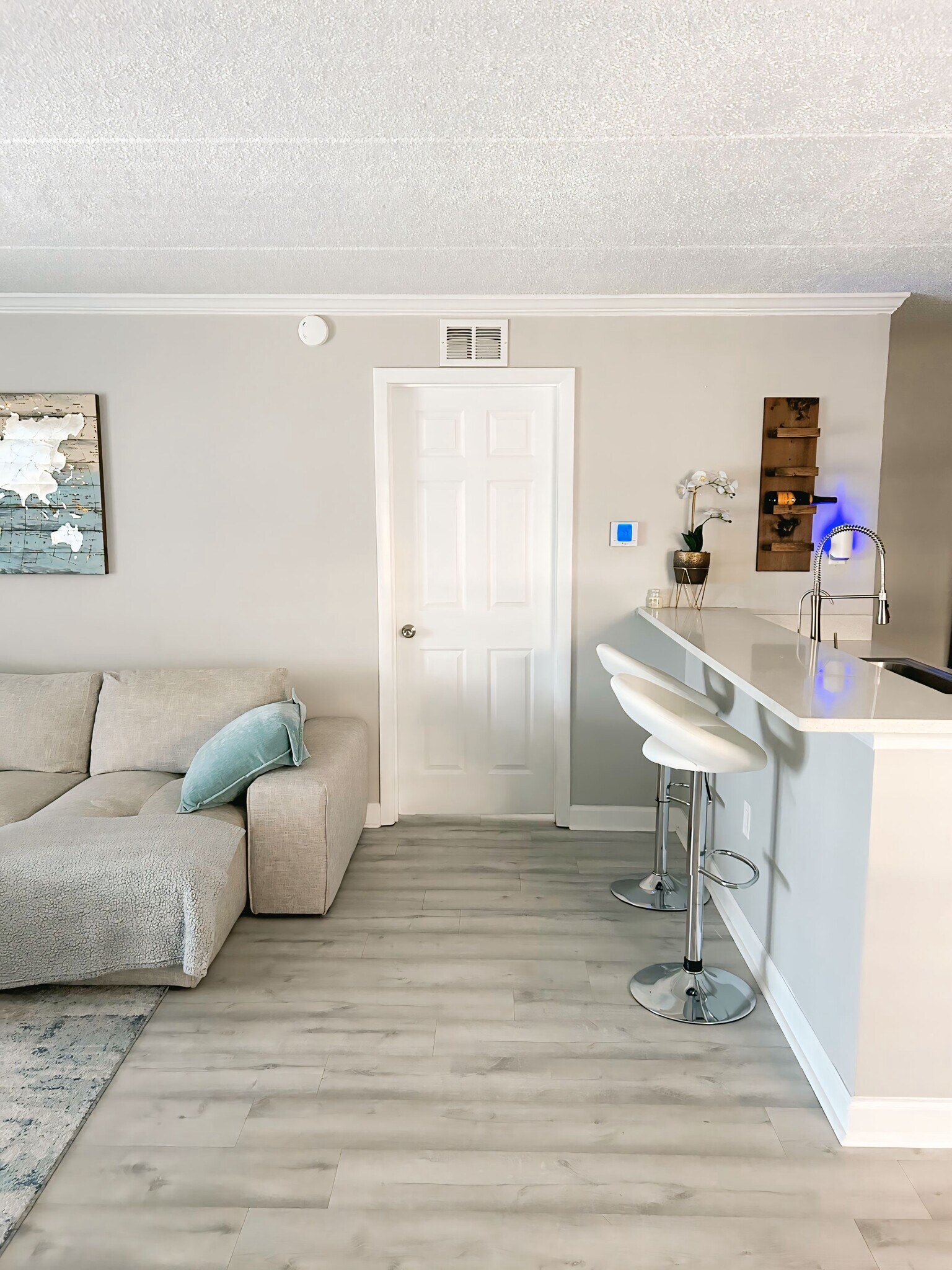 Building Photo - 5304 W Kennedy Blvd