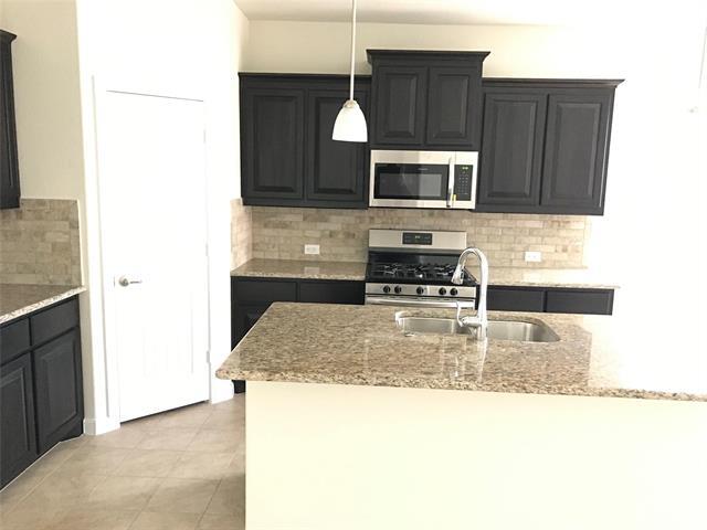 Building Photo - 216 Sunken Meadow Ct