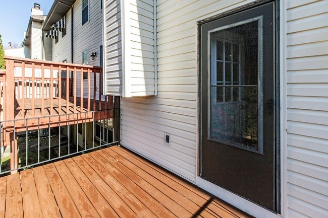Building Photo - 3 bedroom, 2 bath townhome in Pike Creek