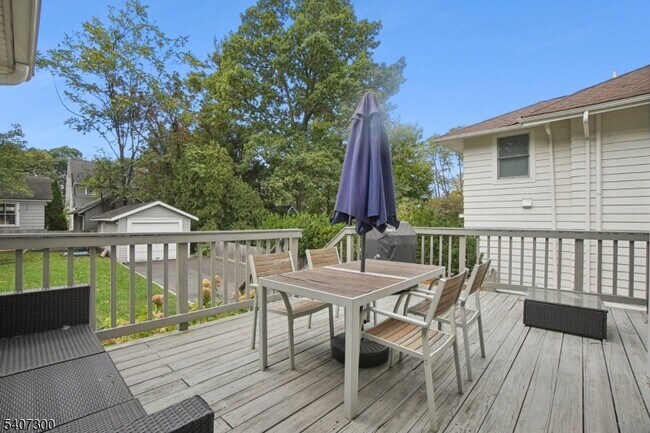 Building Photo - 6 Girard Pl