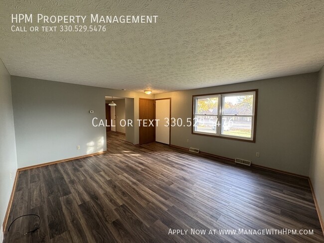 Building Photo - Updated Duplex For Rent Located in Plain T...