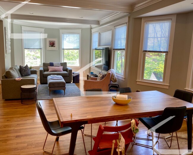 Building Photo - 7/1 Massive, renovated 5BR/3.5BA near Wash...