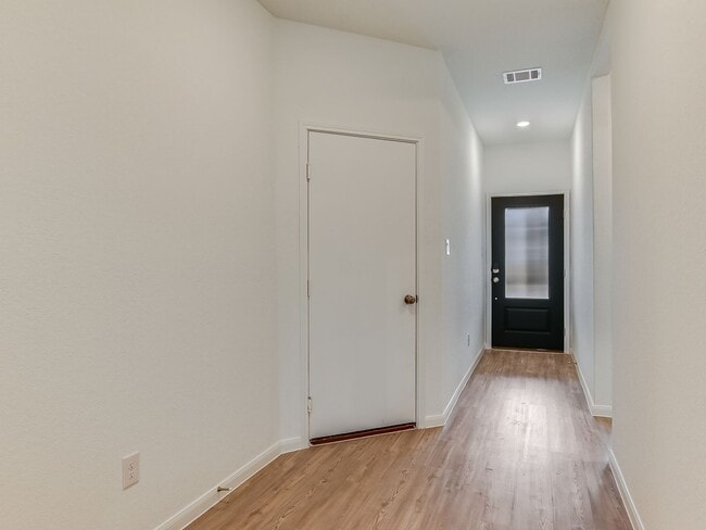 Building Photo - BULVERDE - Upgraded 4 BR/3BA One-Story - HIDDEN TRAILS!