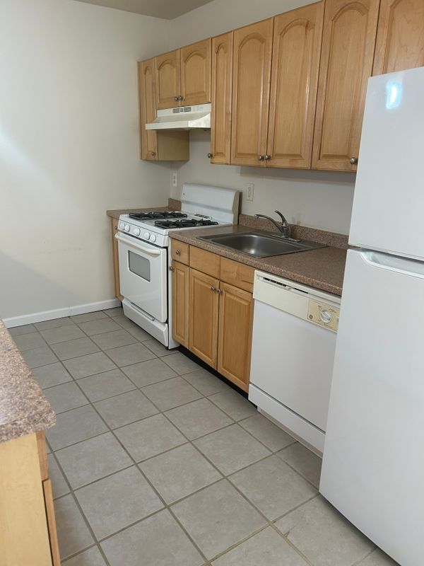 Building Photo - 128 William St