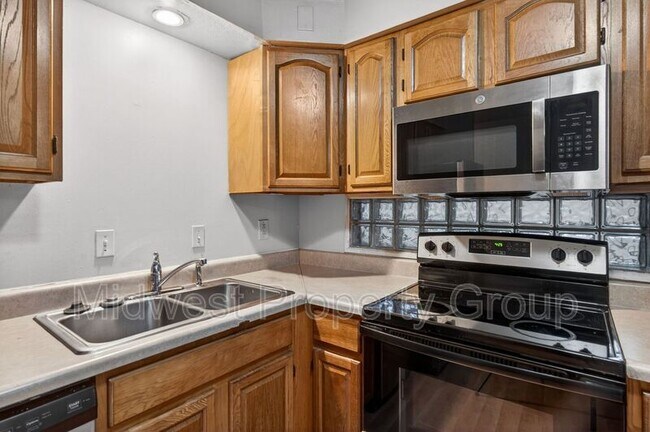 Building Photo - 1015 Avant Dr