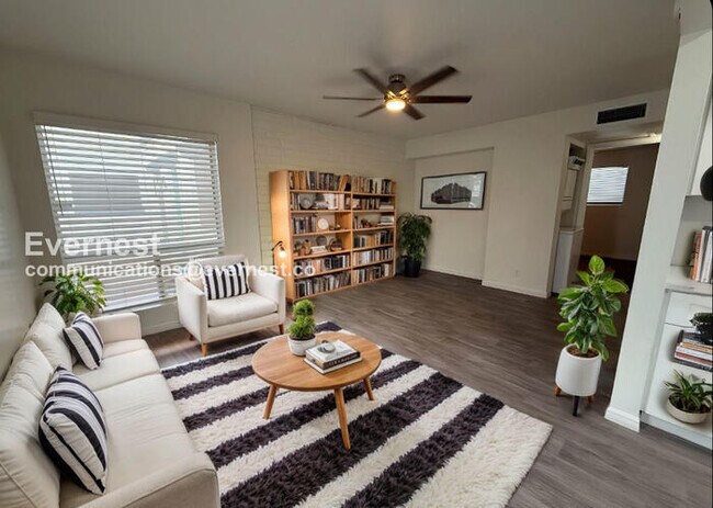 Building Photo - 534 E Huntington Dr