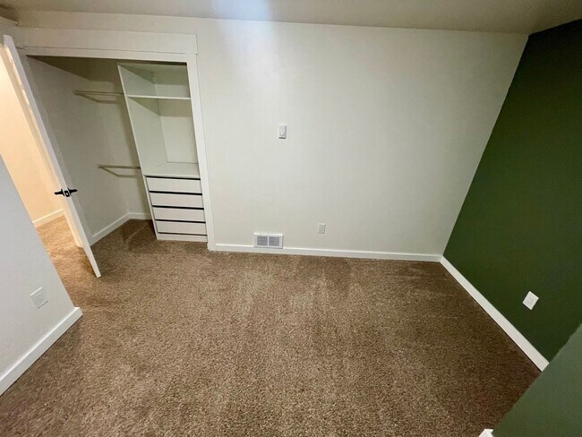 Building Photo - Charming 4-Bedroom with Open Floor Plan & ...