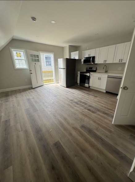 Building Photo - 510 Main St