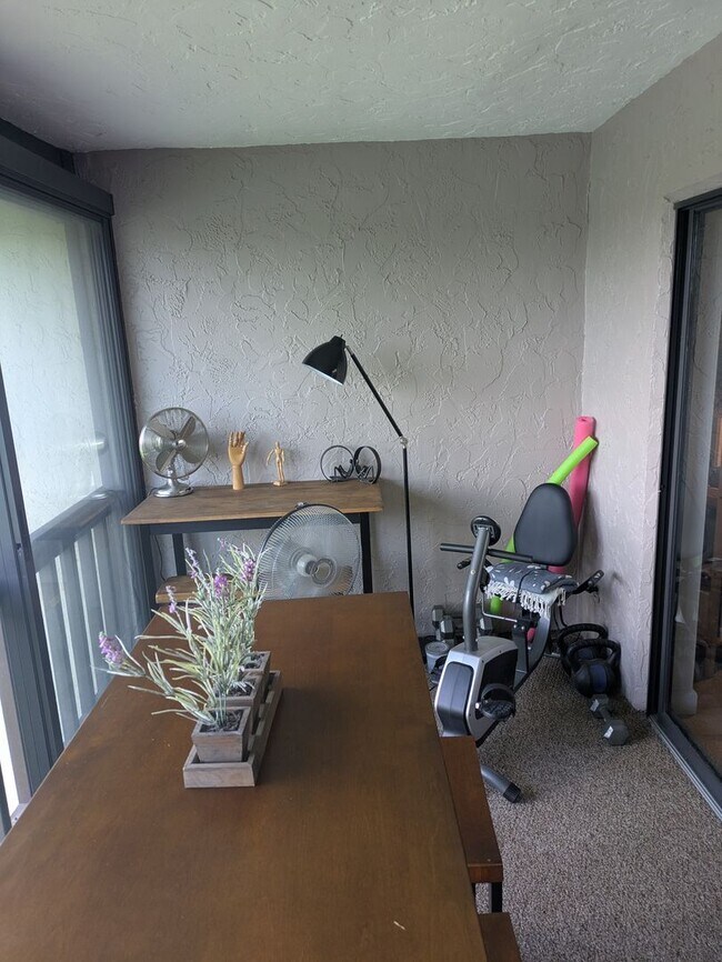 Building Photo - SEASONAL/SHORT TERM TURNKEY condo