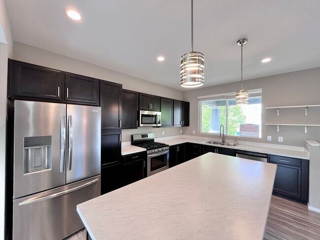 Building Photo - Charming Two-Story Home for Rent in the De...