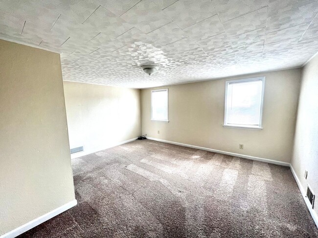 Building Photo - Mt Washington, 2 Bed 1.5 Bath House with Parking, A/C, Patio and More!