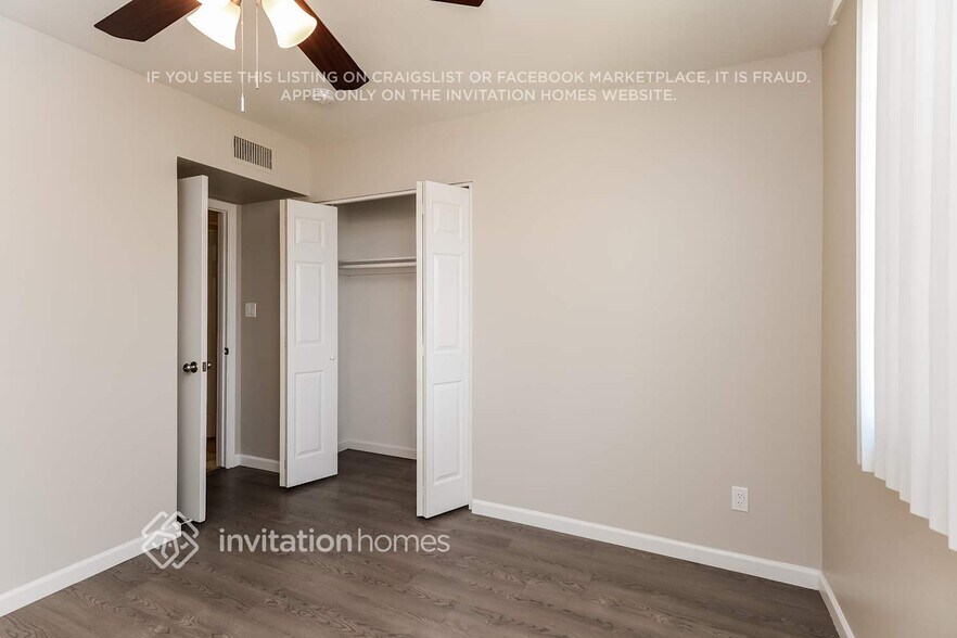 Building Photo - 4907 S Park Dr